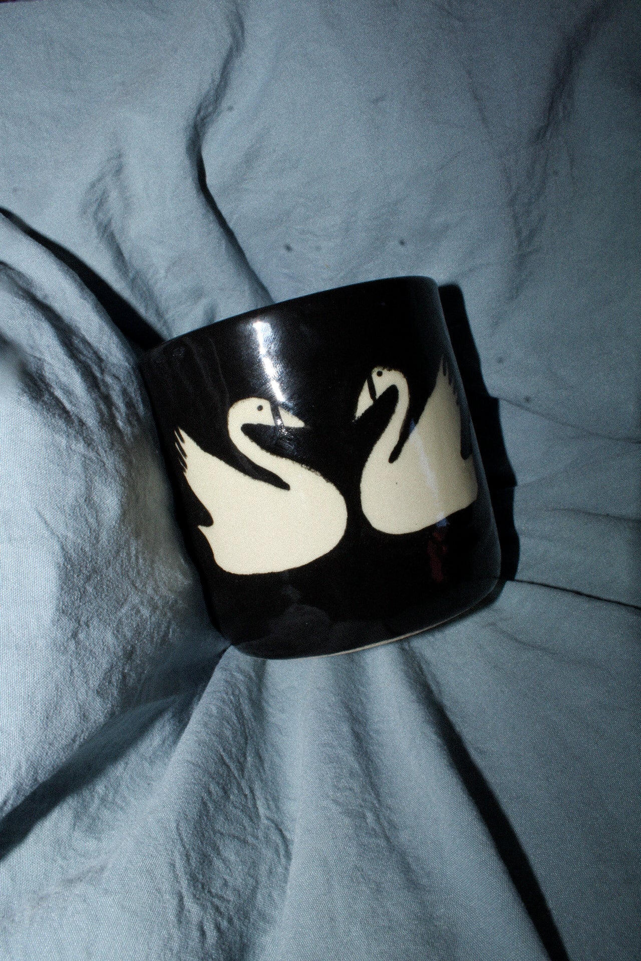 8 OZ swans kissing